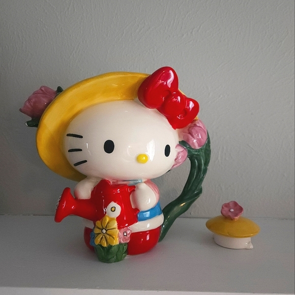 NWT Blue Sky Clayworks X Hello Kitty Gardening Kitty Teapot - Picture 6 of 6